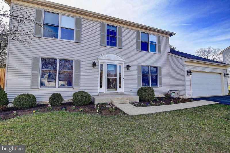 894 Broad Oaks Dr, Herndon, VA 20170