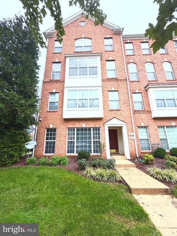 6275 Aster Haven Cir, Haymarket, VA 20169