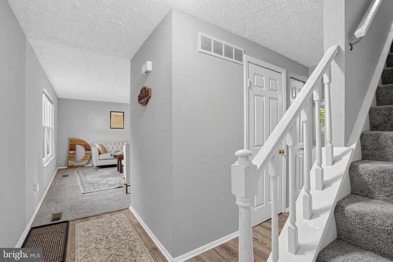 1741 Whitewood Ln, Herndon, VA 20170