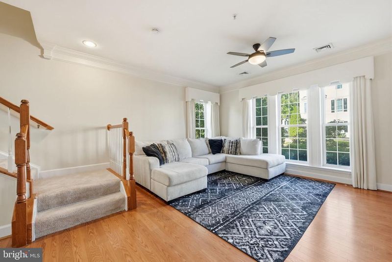 14718 Potomac Branch Dr, Woodbridge, VA 22191