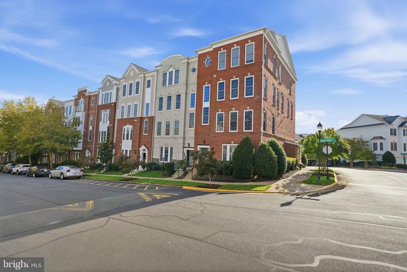 14718 Potomac Branch Dr, Woodbridge, VA 22191