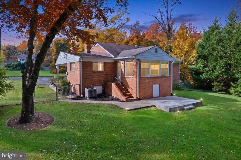 6620 Kerns Rd, Falls Church, VA 22042