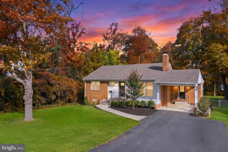 6620 Kerns Rd, Falls Church, VA 22042