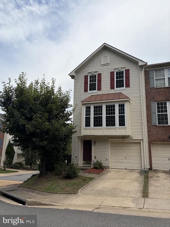 1265 Corbett Pl, Woodbridge, VA 22191