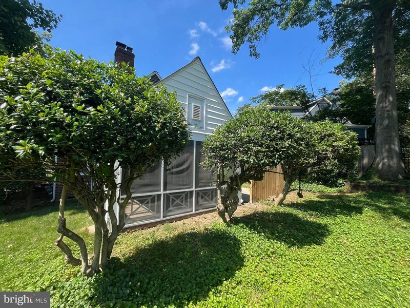 985 N Powhatan St, Arlington, VA 22205
