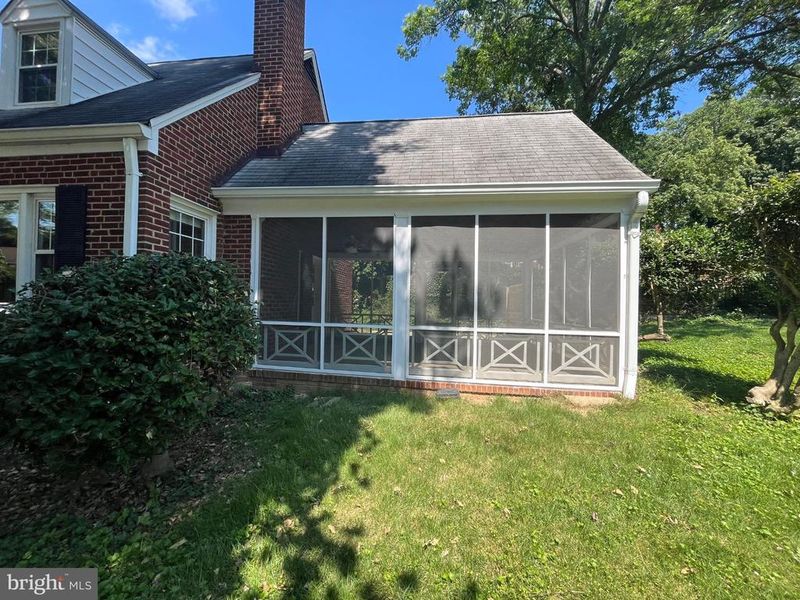 985 N Powhatan St, Arlington, VA 22205