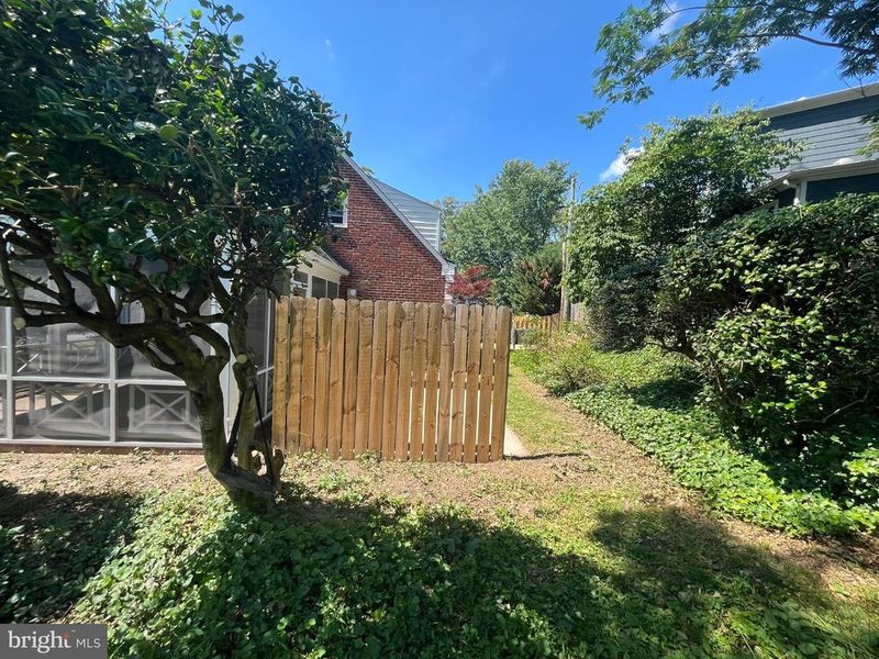 985 N Powhatan St, Arlington, VA 22205