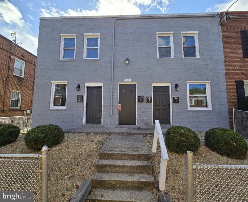 5433 C St SE #1, Washington, DC 20019