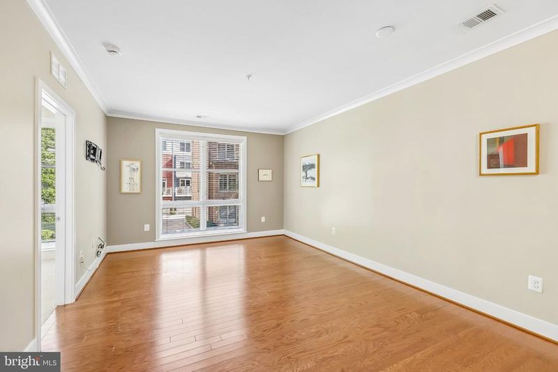 815 N Patrick St #212, Alexandria, VA 22314