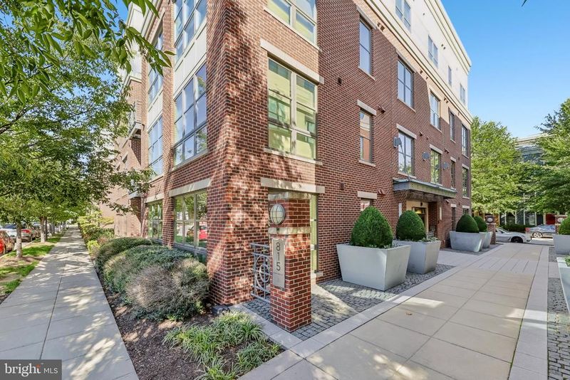 815 N Patrick St #212, Alexandria, VA 22314