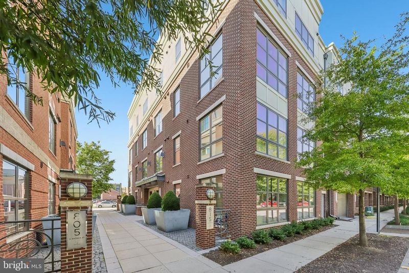 815 N Patrick St #212, Alexandria, VA 22314