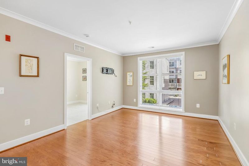 815 N Patrick St #212, Alexandria, VA 22314