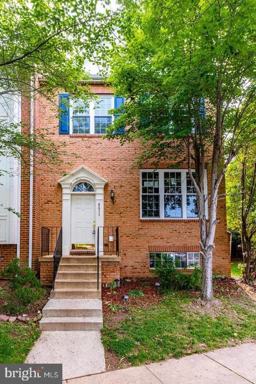 2411 Fieldcreek Dr, Herndon, VA 20171