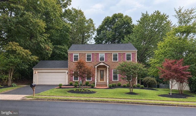 10691 John Ayres Dr, Fairfax, VA 22032