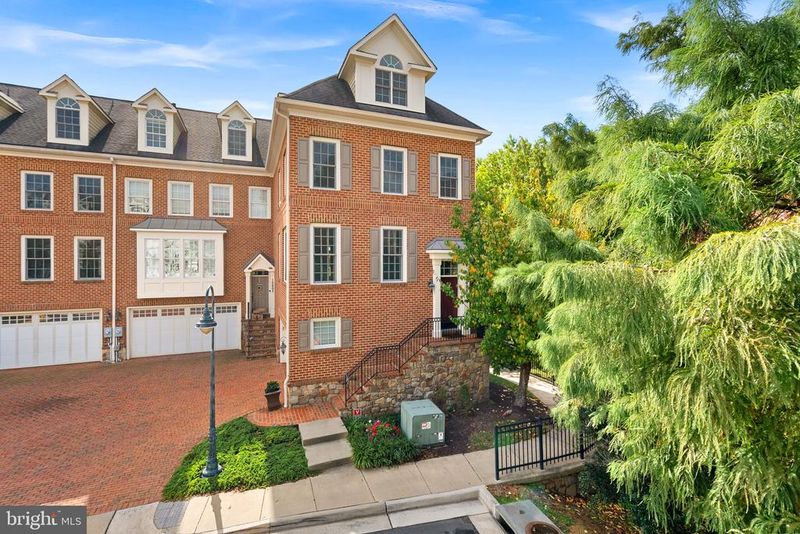 10695 Yorktown Ct, Fairfax, VA 22030