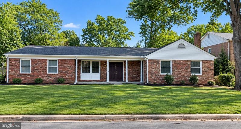 12532 Surrey Circle Dr, Fort Washington, MD 20744