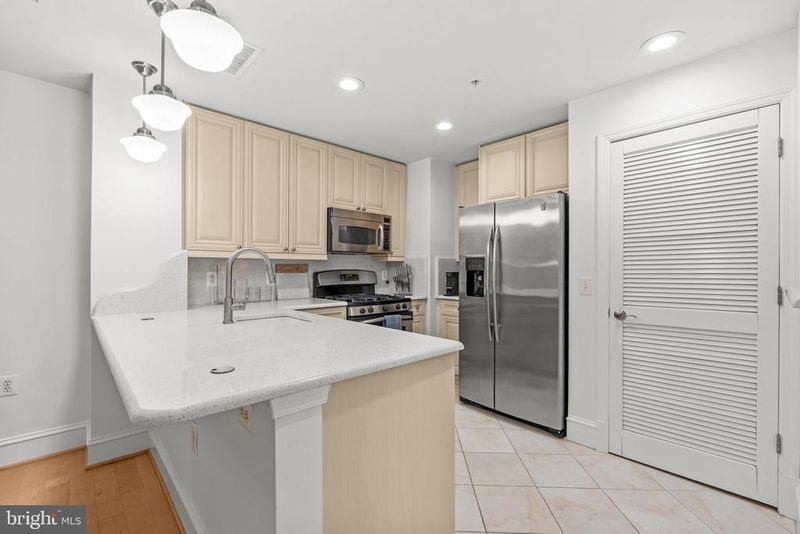 11990 Market St #408, Reston, VA 20190