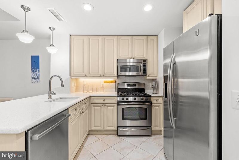 11990 Market St #408, Reston, VA 20190