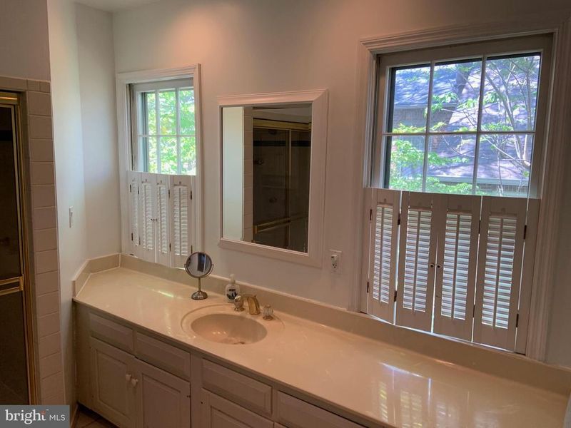 609 S Columbus St #609, Alexandria, VA 22314