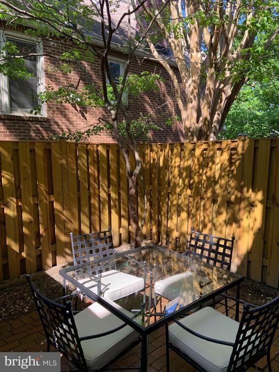 609 S Columbus St #609, Alexandria, VA 22314