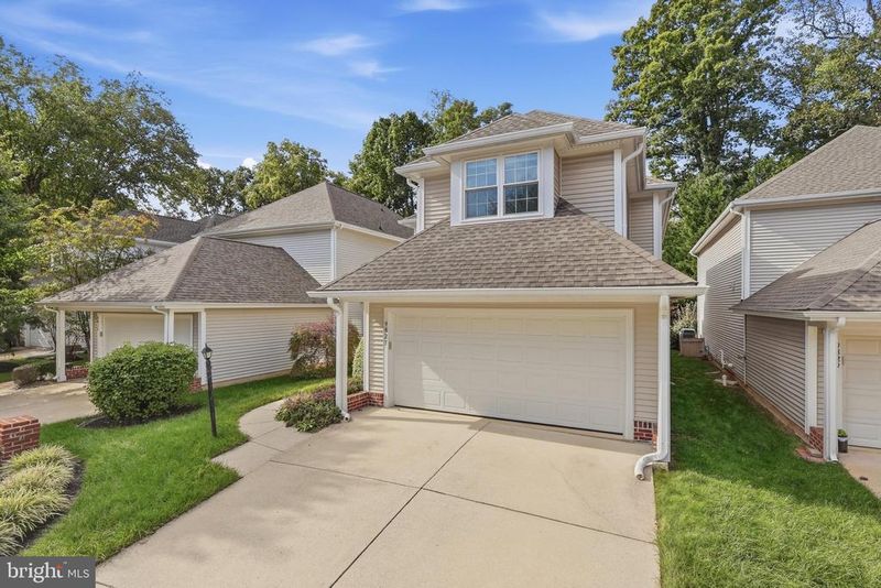 9827 Bolton Village Ct, Fairfax, VA 22032