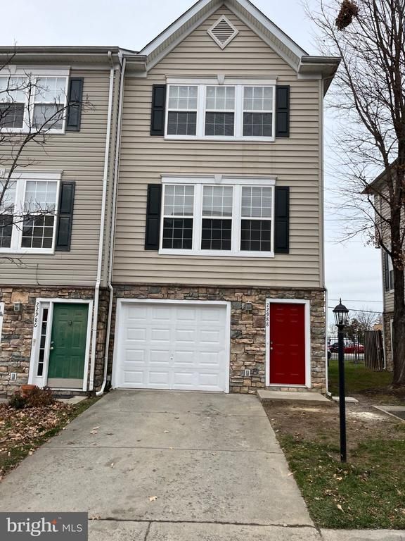 22988 Fontwell Sq, Sterling, VA 20166