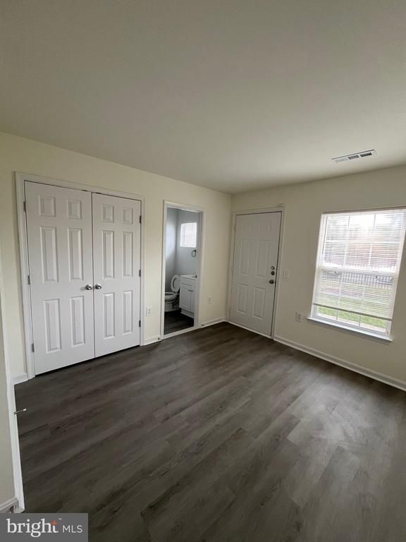 22988 Fontwell Sq, Sterling, VA 20166
