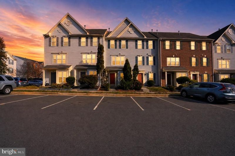 43030 Demerrit St, Chantilly, VA 20152