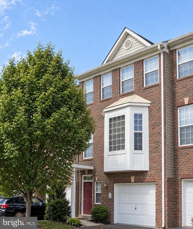 2560 James Madison Cir, Herndon, VA 20171