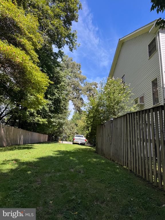 6499 English Ivy Ct, Springfield, VA 22152
