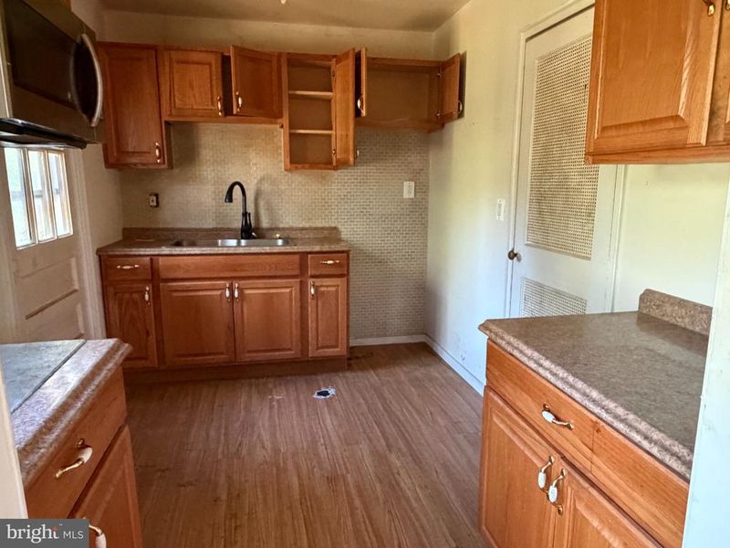 2119 Pimmit Dr, Falls Church, VA 22043