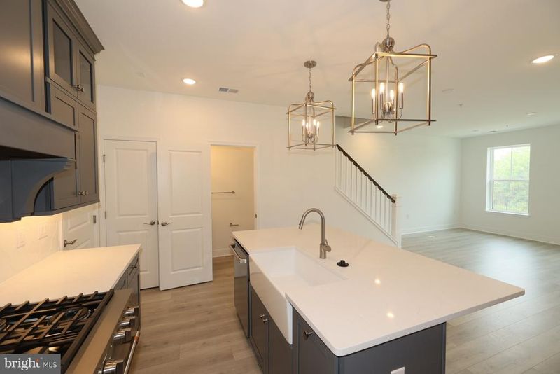 14956 Deco Cir, Chantilly, VA 20151