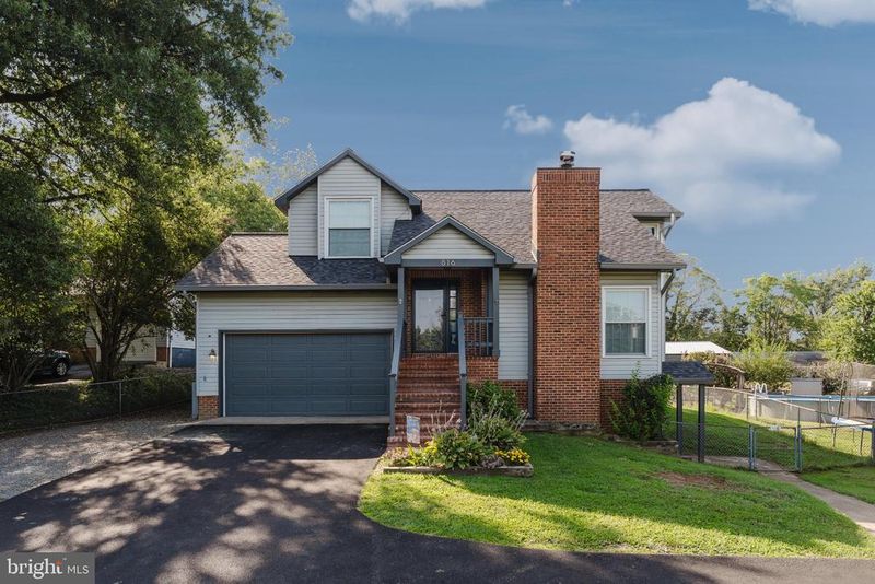 816 Northside Dr, Fredericksburg, VA 22405