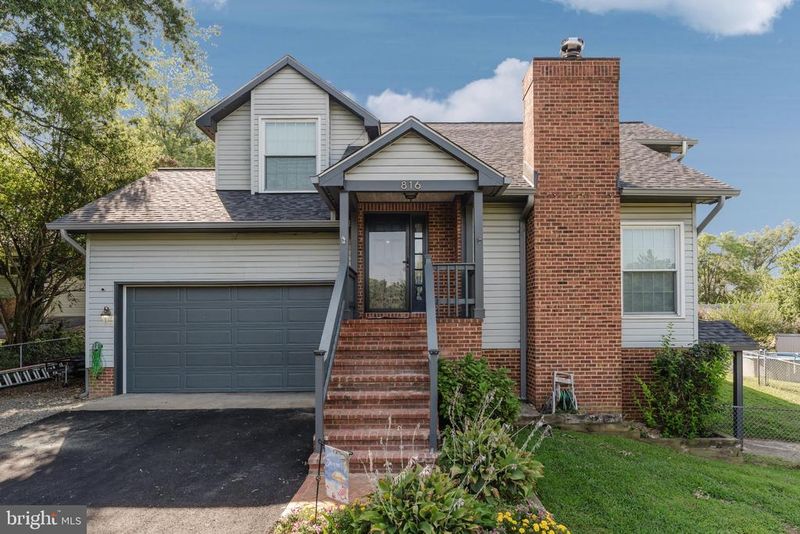 816 Northside Dr, Fredericksburg, VA 22405
