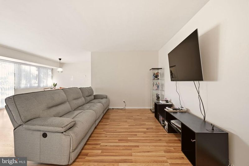 5801 Quantrell Ave #209, Alexandria, VA 22312