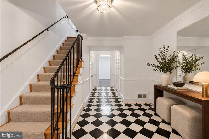 2339 49th St NW, Washington, DC 20007
