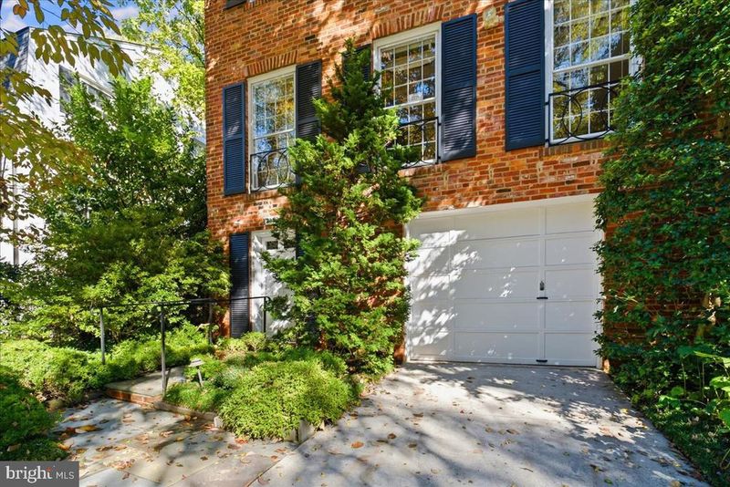 2339 49th St NW, Washington, DC 20007