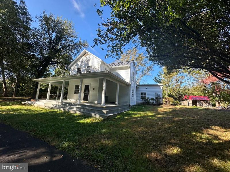 326 Walker Rd, Great Falls, VA 22066