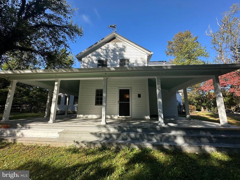 326 Walker Rd, Great Falls, VA 22066