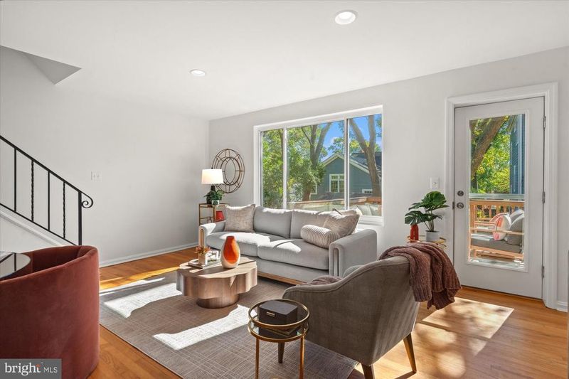 14 Ancell St, Alexandria, VA 22305