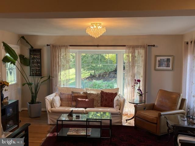 6719 Capstan Dr, Annandale, VA 22003