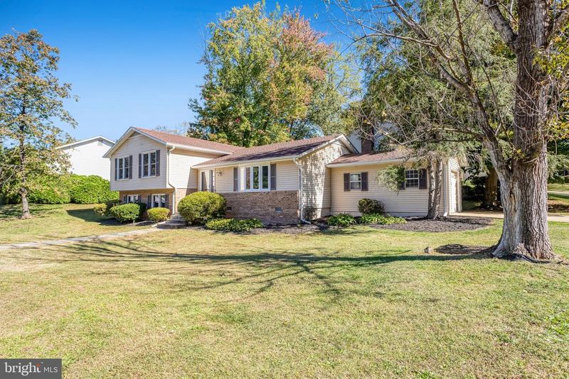 16203 Sheffield Dr, Dumfries, VA 22025