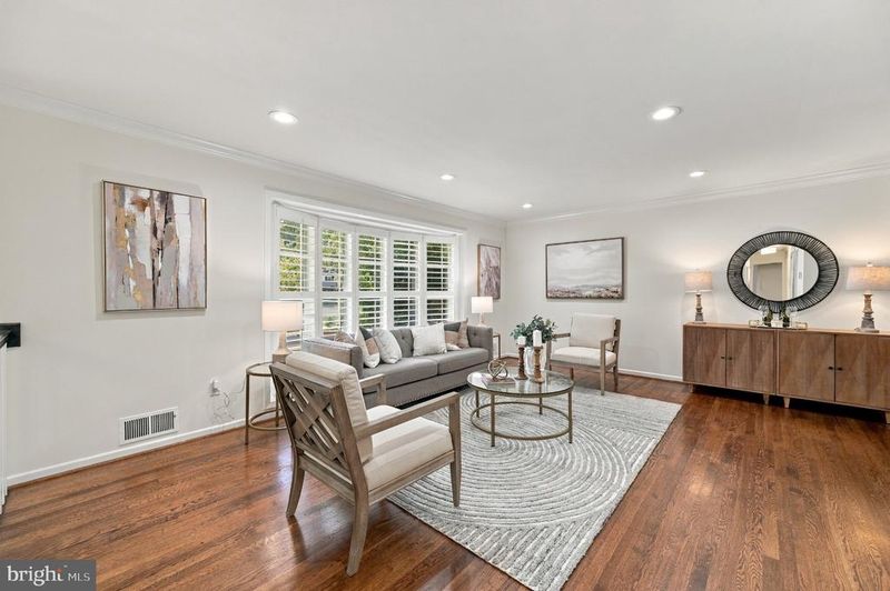 9201 Cherrytree Dr, Alexandria, VA 22309
