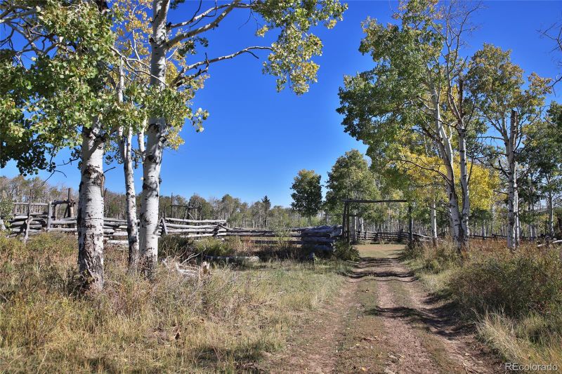 2586 26 1/10 Rd, Gateway, CO 81522