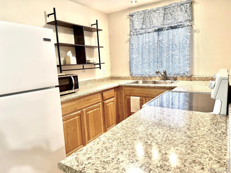 210 S Bowman Ave, Holyoke, CO 80734
