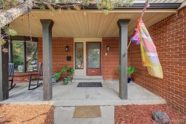 320 Oswego Ct, Aurora, CO 80010