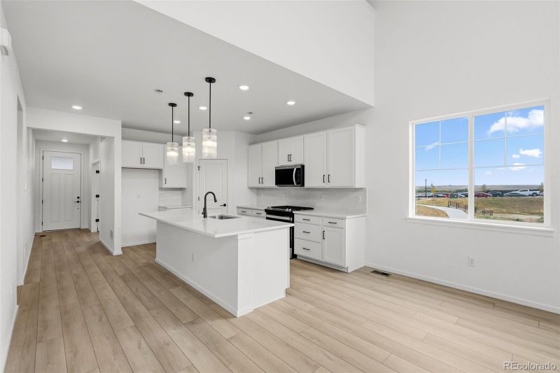 25320 E Pacific Ave, Aurora, CO 80018