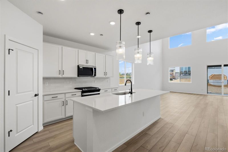 25320 E Pacific Ave, Aurora, CO 80018