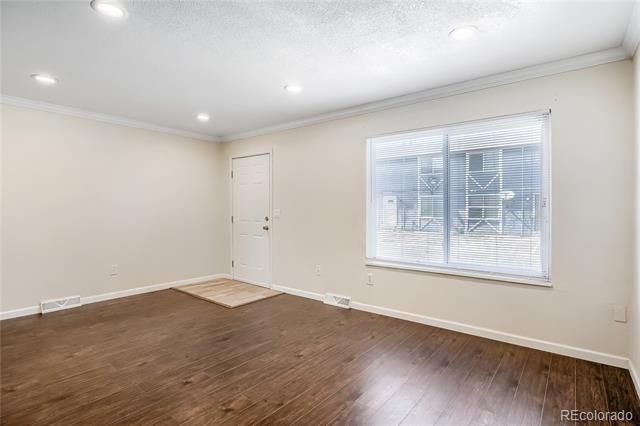 1435 Norfolk St, Aurora, CO 80011
