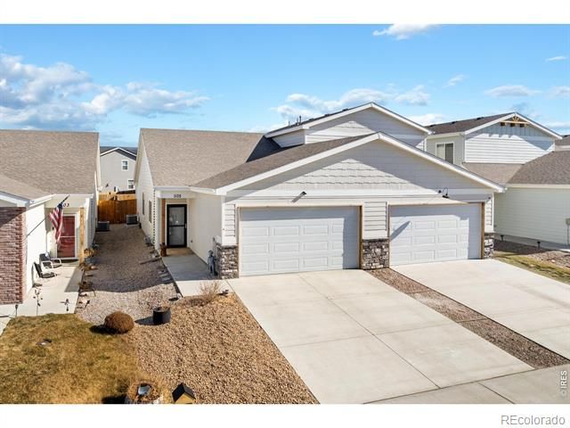 1105 Coyote Ln, Wiggins, CO 80654